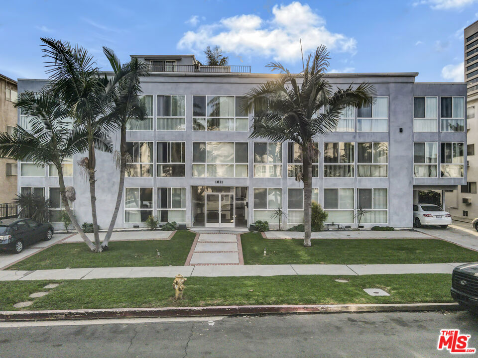 1811 S Bentley Avenue, Los Angeles, CA 90025 — photo 1