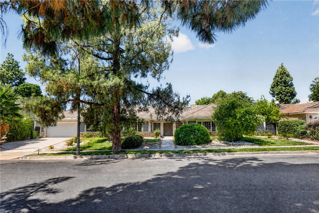 10749 Melvin, Northridge, CA 91326 — photo 1