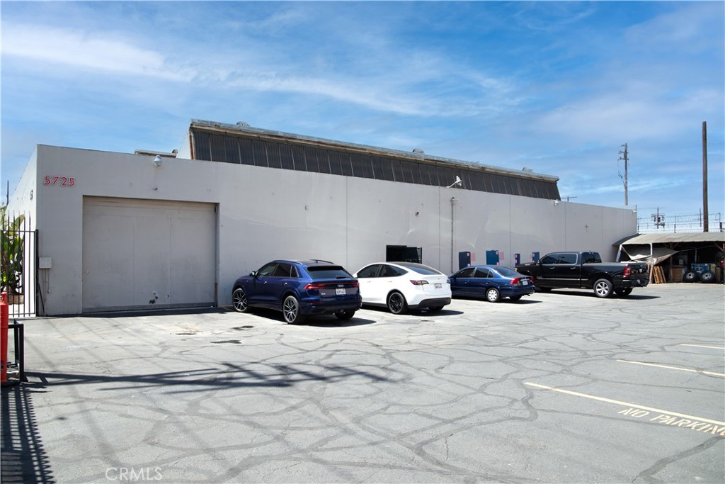 5725 S San Pedro, Los Angeles, CA 90011 — photo 1
