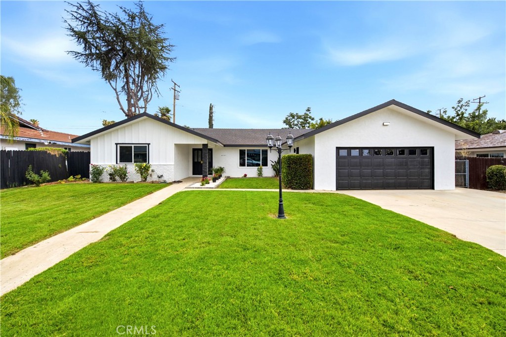 41141 Academy, Hemet, CA 92544 — photo 1