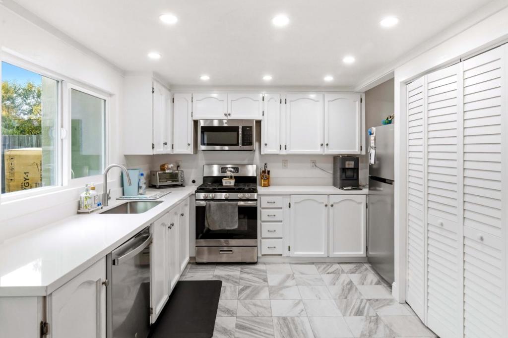 19233 Creekside Lane, Salinas, CA 93908 — photo 1