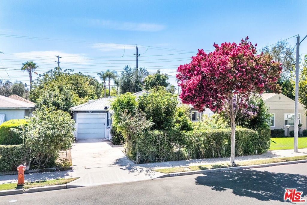 1337 N Whitnall Highway, Burbank, CA 91505 — photo 1
