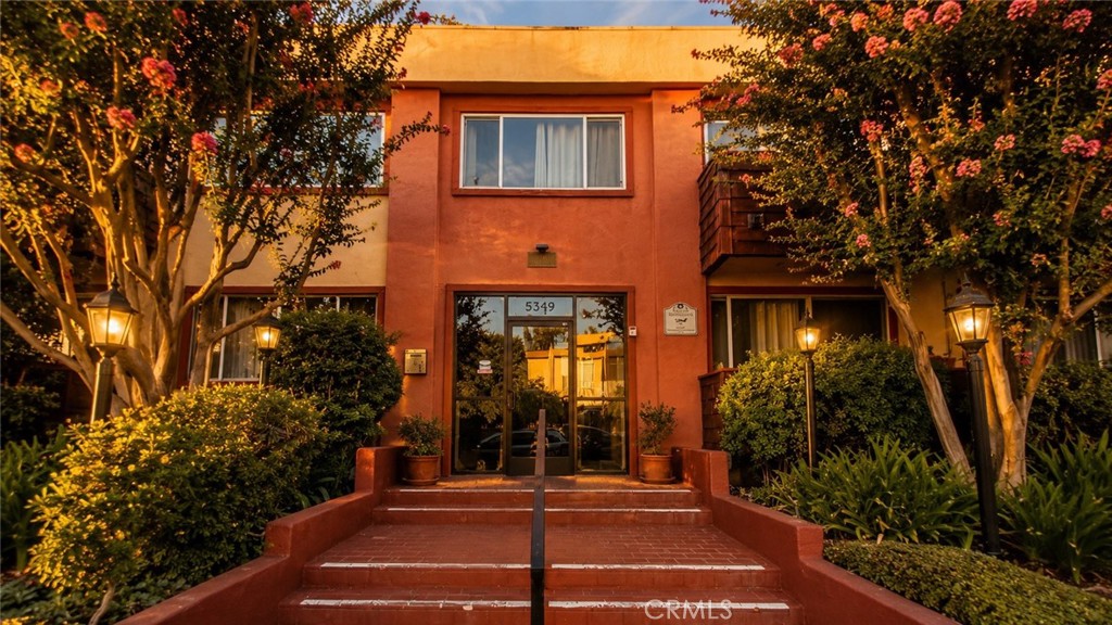 5349 Newcastle 34, Encino, CA 91316 — photo 1