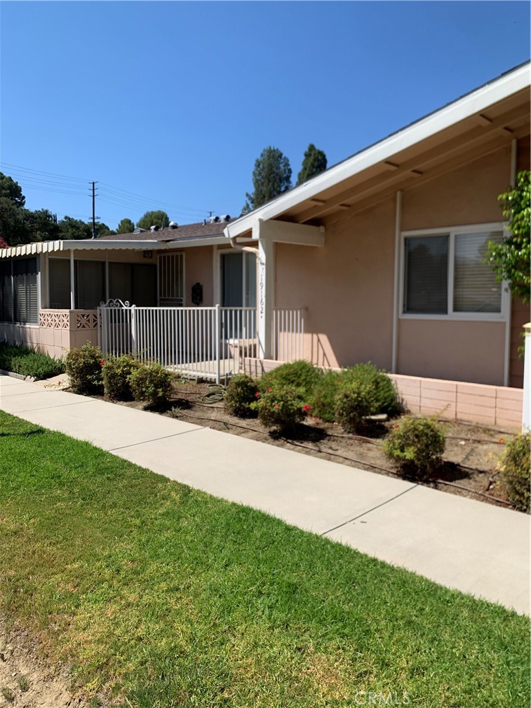 19162 Avenue Of The Oaks B, Newhall, CA 91321 — photo 1