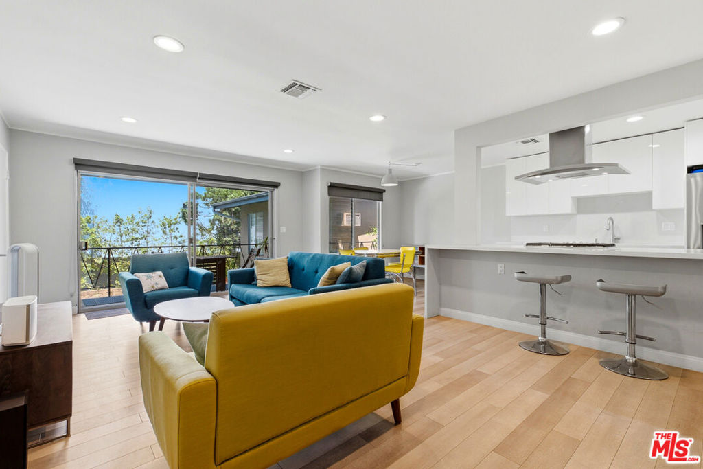 1275 Havenhurst Drive 15, West Hollywood, CA 90046 — photo 1