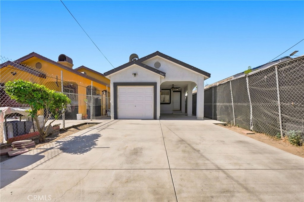 2414 Santa Ana Boulevard S, Los Angeles, CA 90059 — photo 1