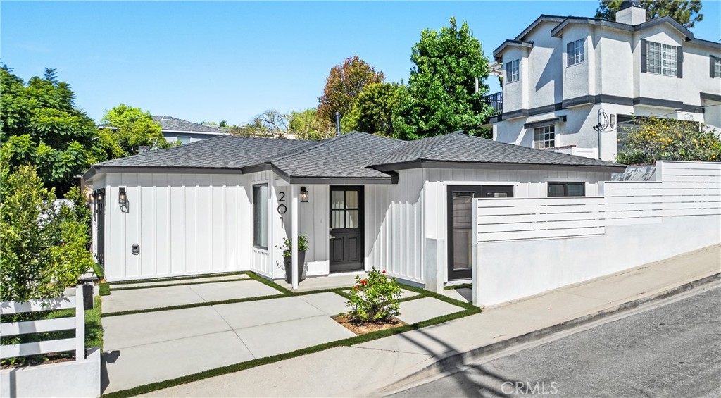 201 N Herrin Street, Manhattan Beach, CA 90266 — photo 1