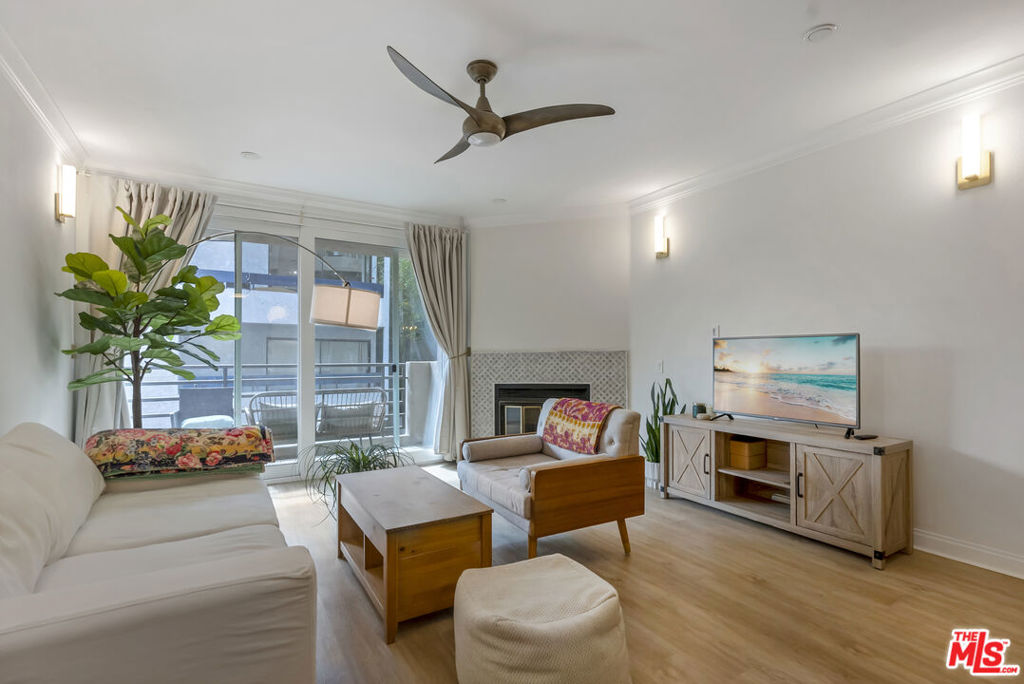 20 Catamaran Street 104, Los Angeles, CA 90292 — photo 1