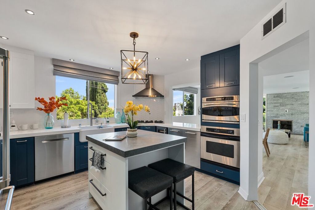 1129 Larrabee Street 8, West Hollywood, CA 90069 — photo 1