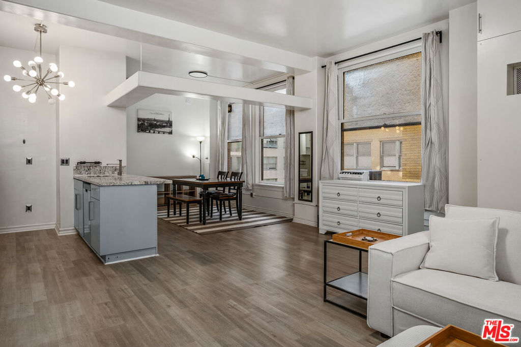 215 W 7th Street 803, Los Angeles, CA 90014 — photo 1