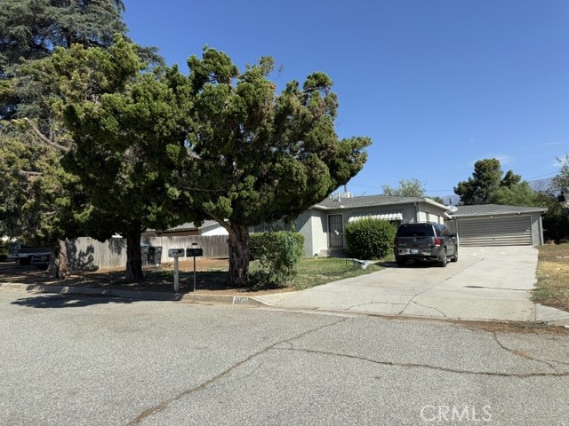 1425 W Hays, Banning, CA 92220 — photo 1