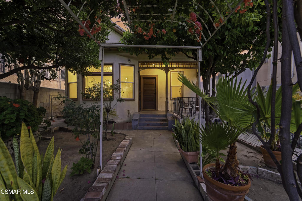 638 N Bunker Hill Avenue, Los Angeles, CA 90012 — photo 1