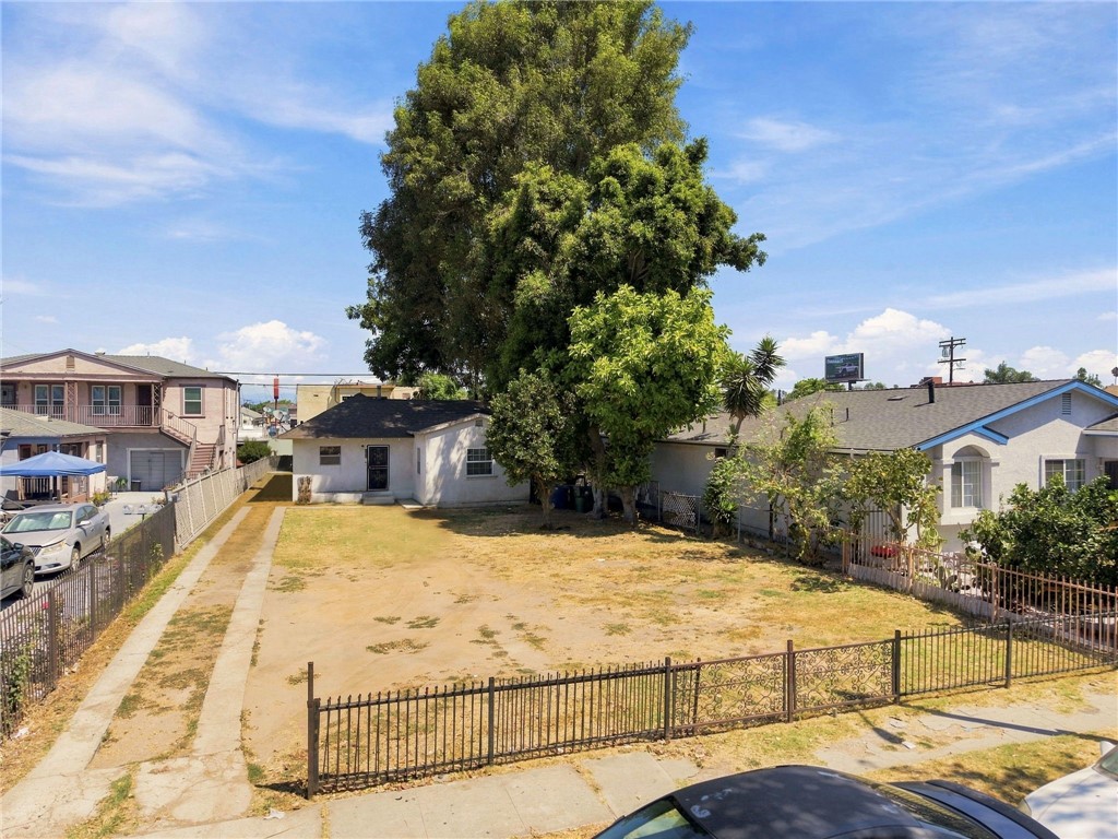 717 W 73rd, Los Angeles, CA 90044 — photo 1