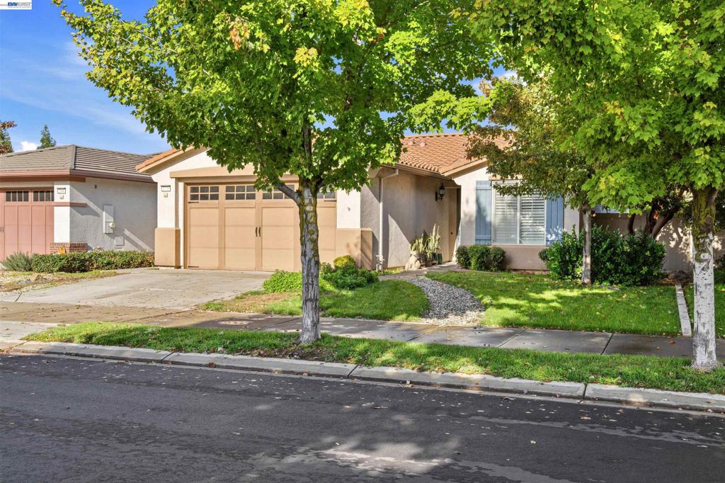 2336 Shadow Berry Dr, Manteca, CA 95336 — photo 1
