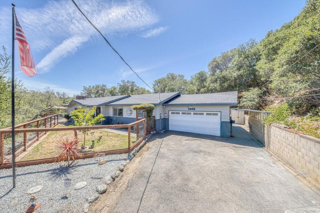 665 Paradise Road B, Salinas, CA 93907 — photo 1
