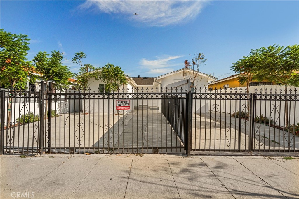 1143 E 106th Street, Los Angeles, CA 90002 — photo 1