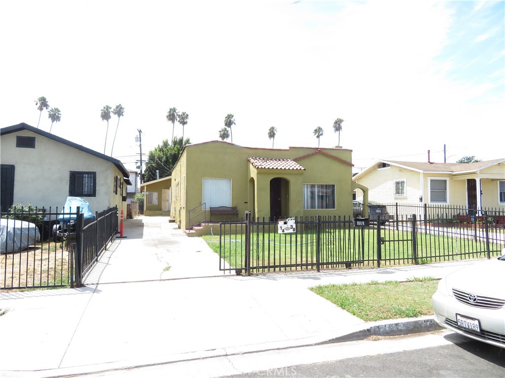 1438 W 95th Street W, Los Angeles, CA 90047 — photo 1
