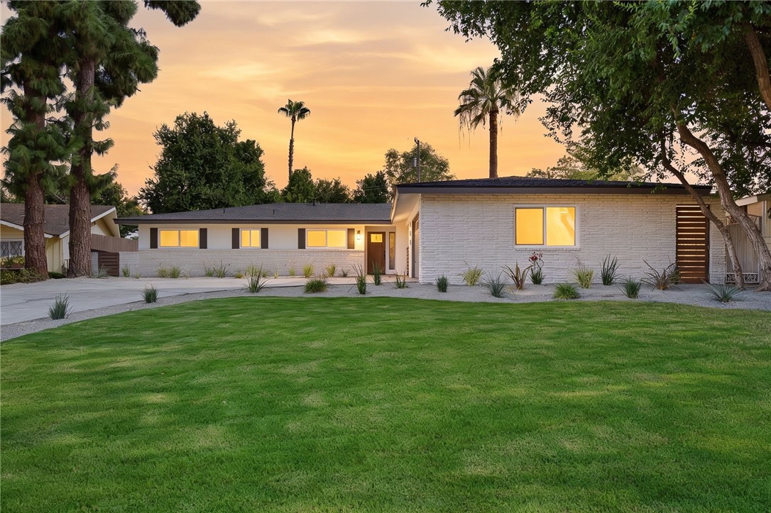 958 Fairway, Bakersfield, CA 93309 — photo 1
