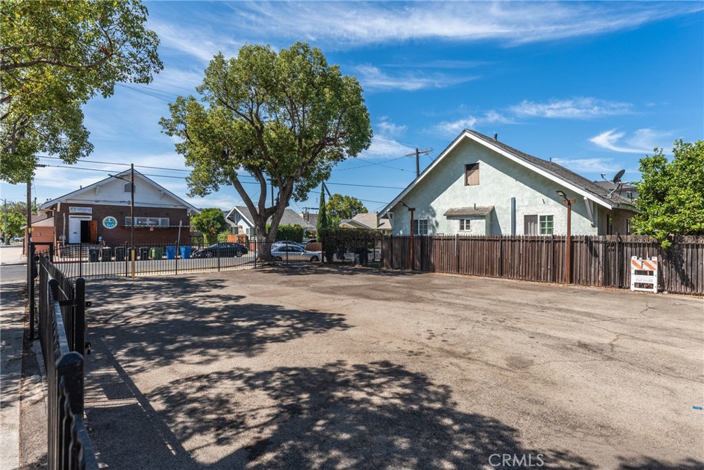 951 W 42nd, Los Angeles, CA 90037 — photo 1