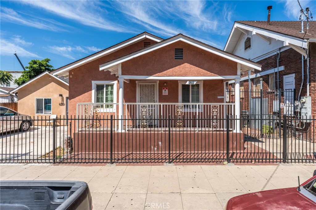 4255 Menlo, Los Angeles, CA 90037 — photo 1