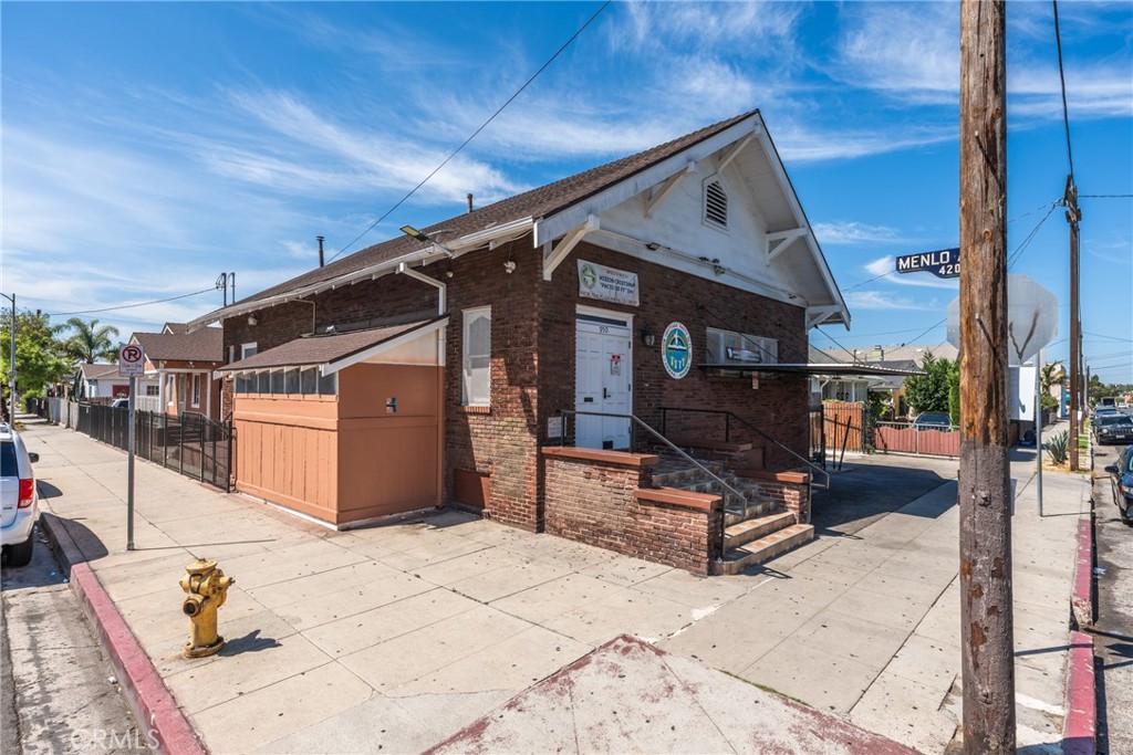 950 W 42nd, Los Angeles, CA 90037 — photo 1