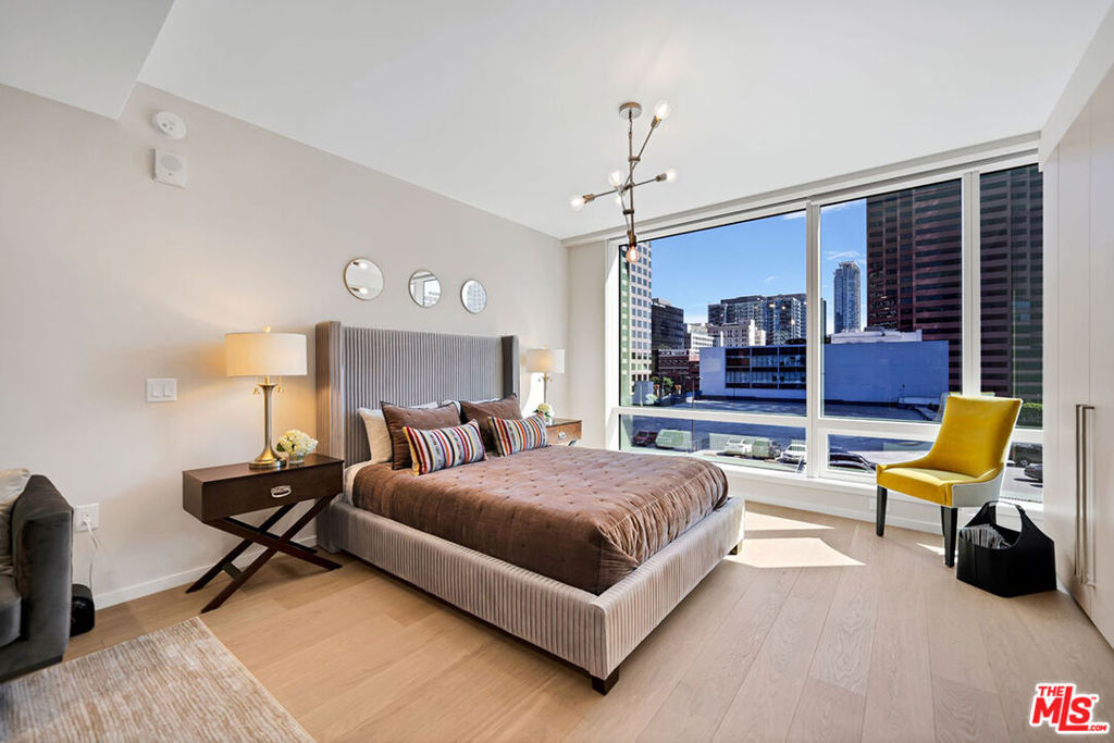 877 Francisco Street 615, Los Angeles, CA 90017 — photo 1