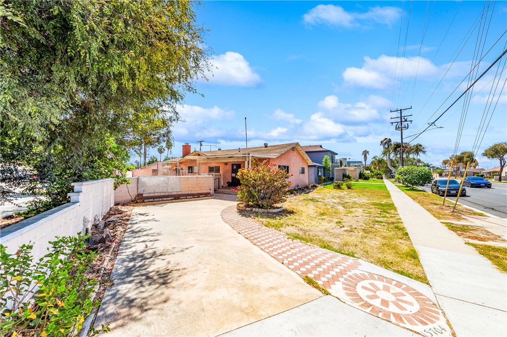 13704 Clark, Bellflower, CA 90706 — photo 1
