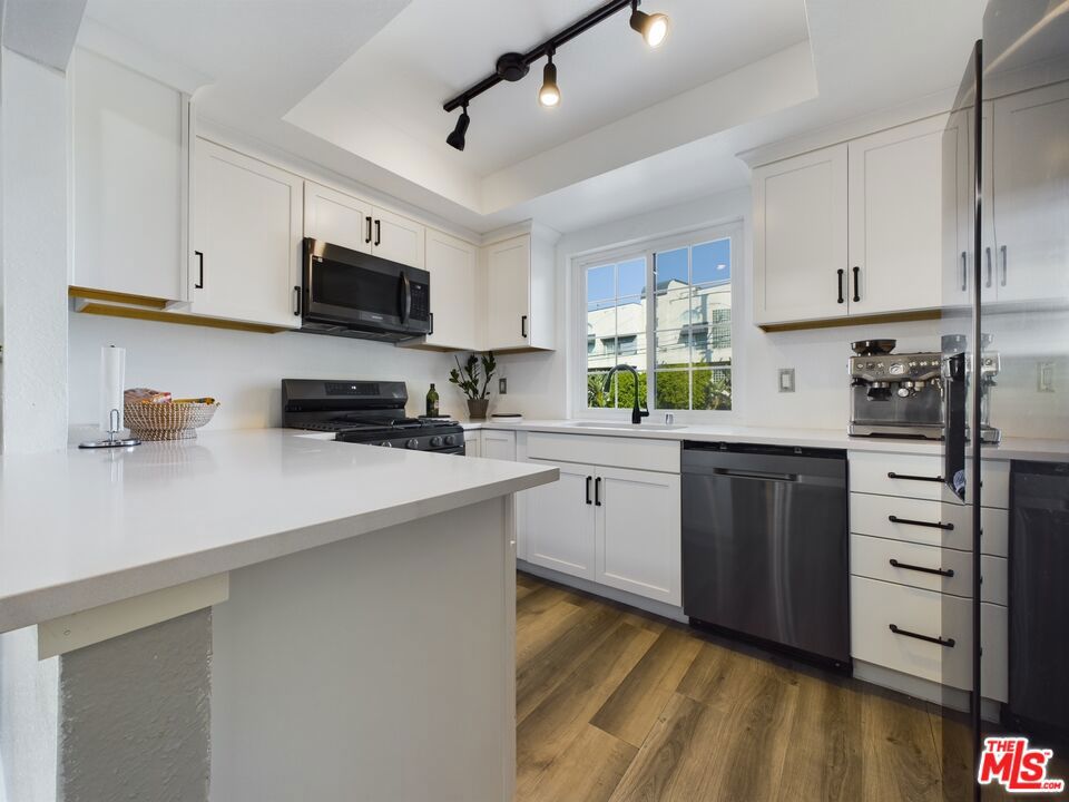 4551 Kester Avenue 1, Sherman Oaks, CA 91403 — photo 1