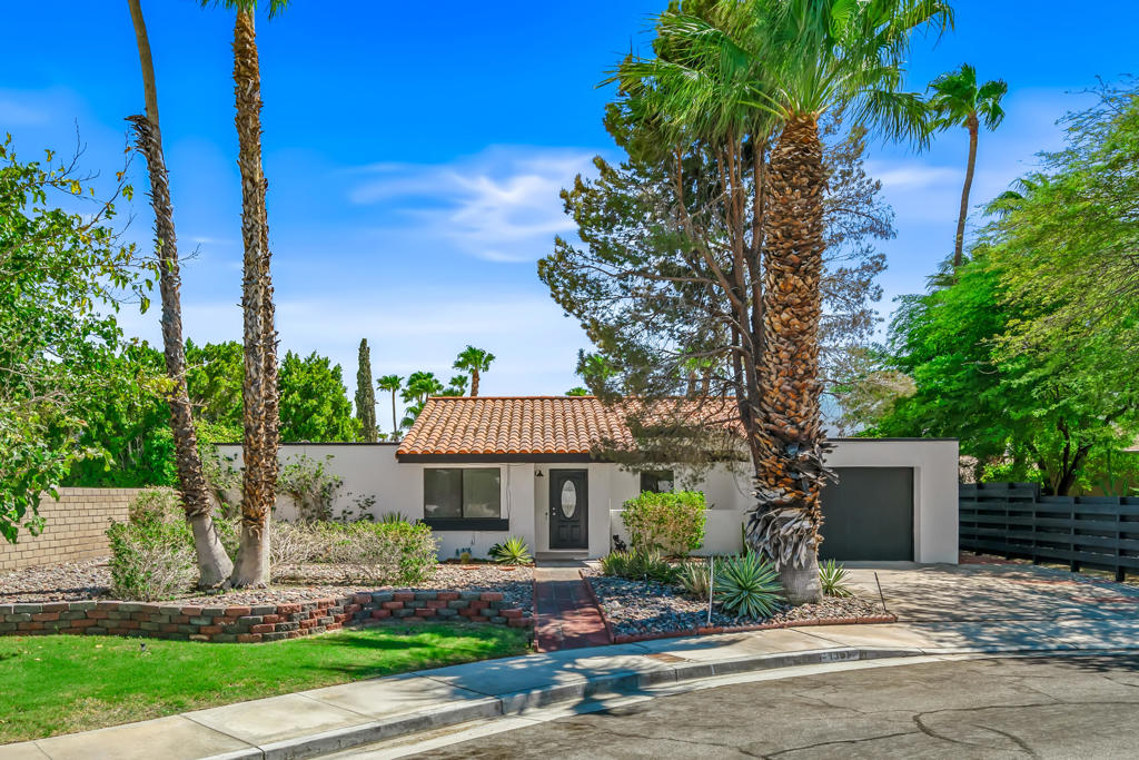 1351 E Luna Way, Palm Springs, CA 92262 — photo 1