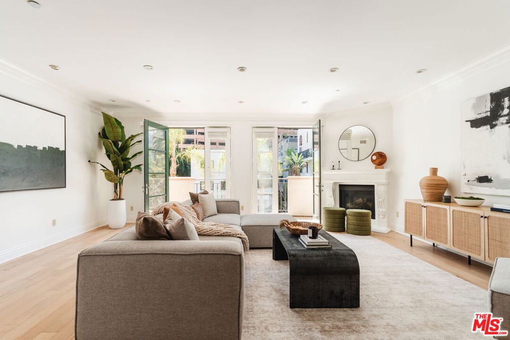 11749 Goshen Avenue 201, Los Angeles, CA 90049 — photo 1