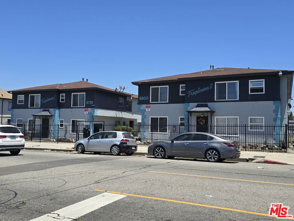 6736 West Boulevard, Los Angeles, CA 90043 — photo 1