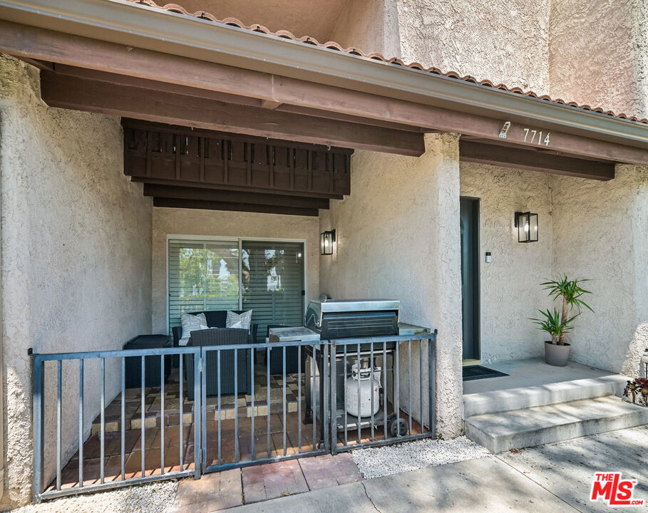 7714 Via Sorrento 22, Burbank, CA 91504 — photo 1