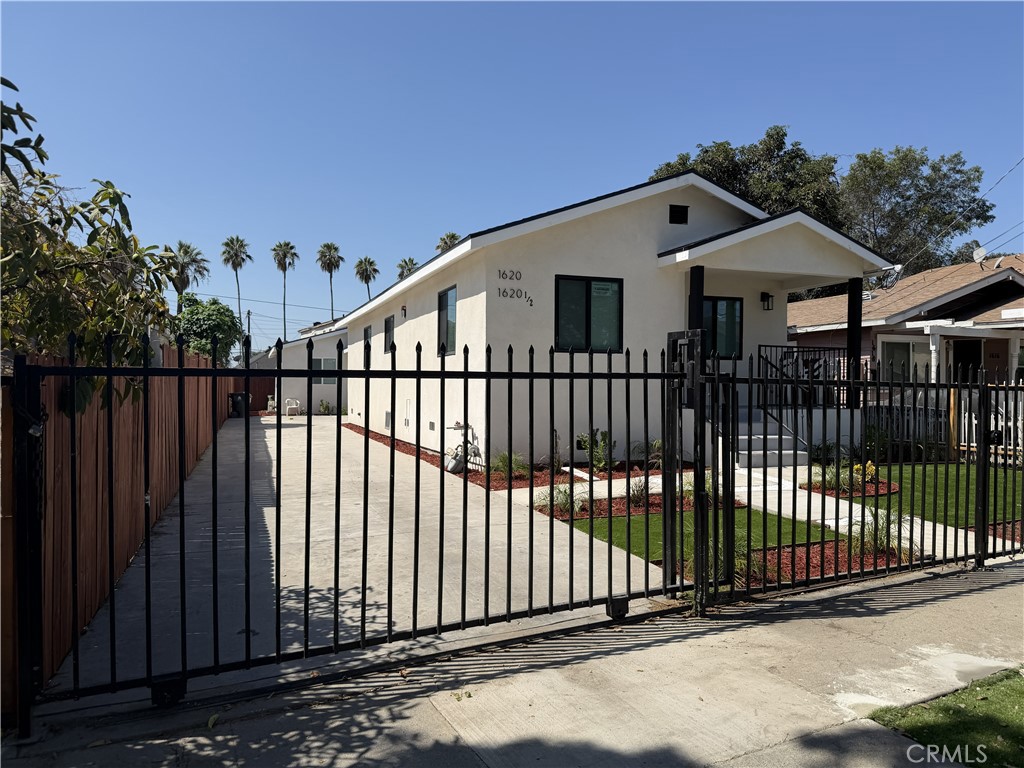 1620 E 33rd, Los Angeles, CA 90011 — photo 1