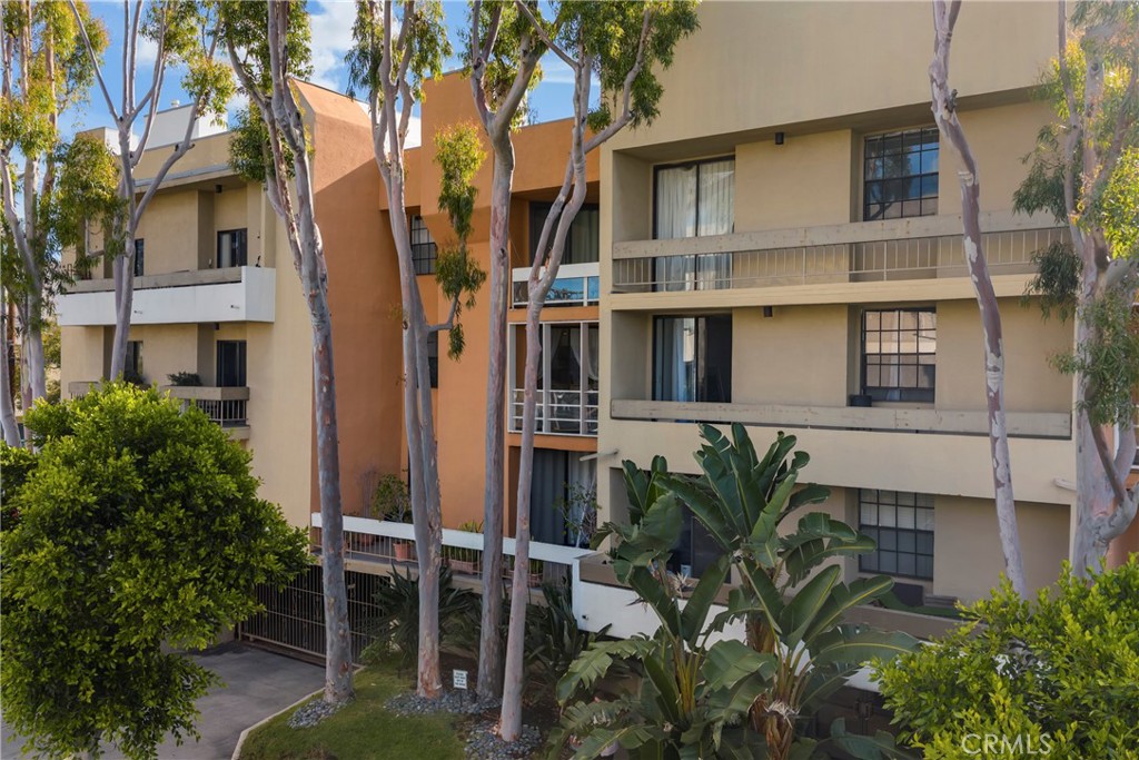 740 N Kings Road 208, Los Angeles, CA 90069 — photo 1