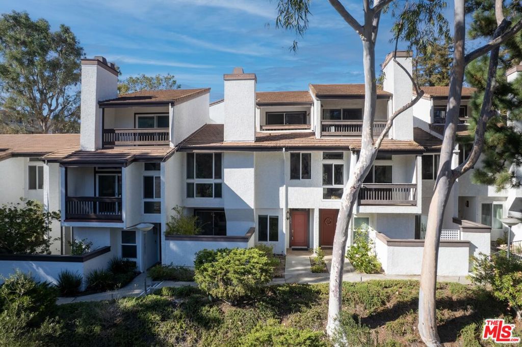 17253 Palisades Circle, Los Angeles, CA 90272 — photo 1