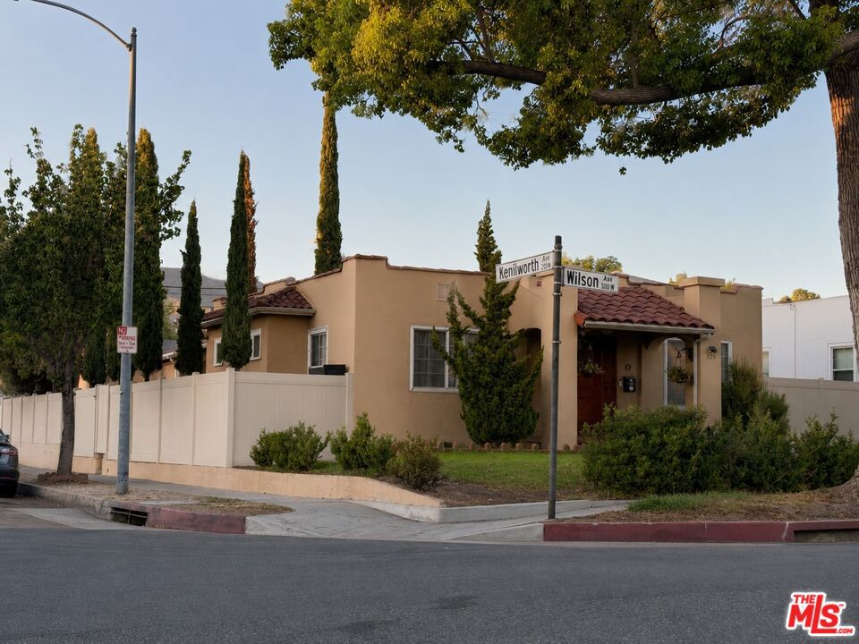529 W Wilson Avenue, Glendale, CA 91203 — photo 1