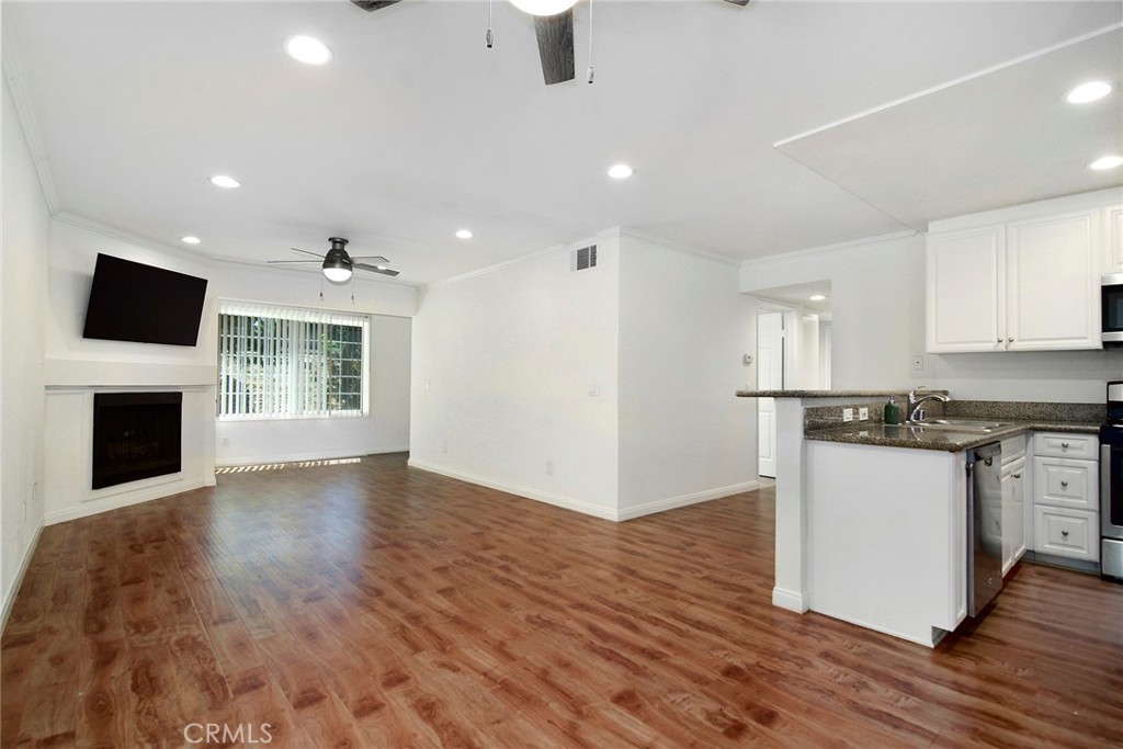 5525 Canoga Avenue 124, Woodland Hills, CA 91367 — photo 1