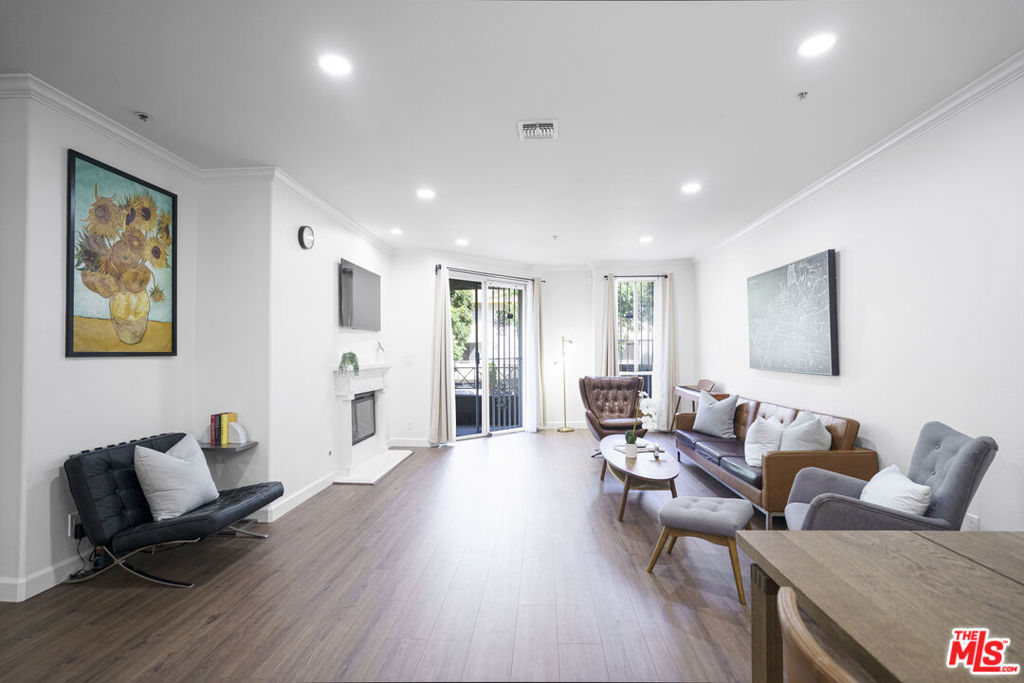 333 Westminster Avenue 104, Los Angeles, CA 90020 — photo 1