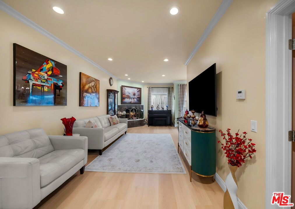 17914 Magnolia Boulevard 130, Encino, CA 91316 — photo 1