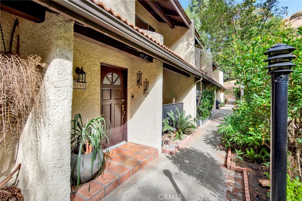 9745 Via Roma, Burbank, CA 91504 — photo 1