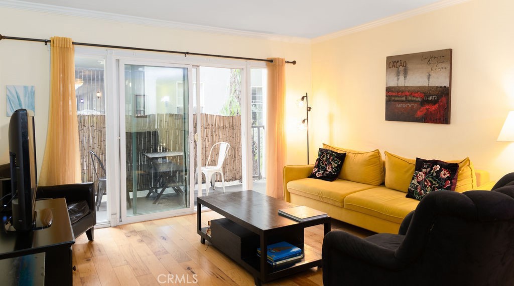 15344 Weddington Street 104, Sherman Oaks, CA 91411 — photo 1