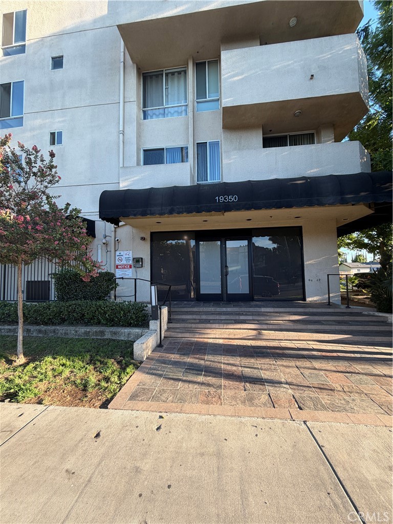 19350 Sherman way 138, Reseda, CA 91335 — photo 1