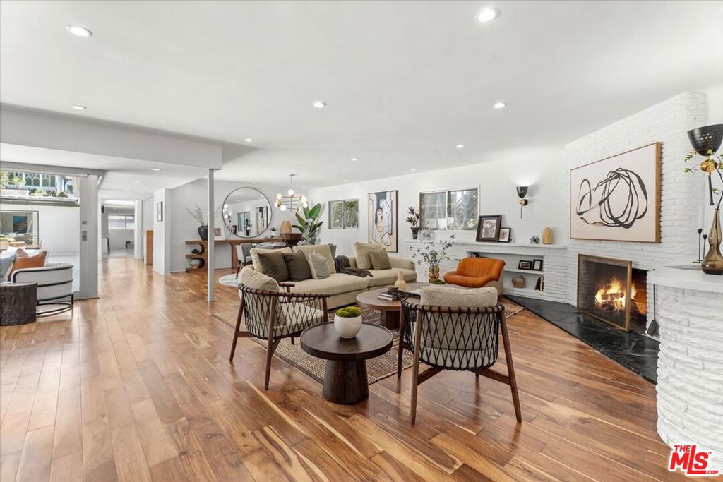 266 S Highland Avenue, Los Angeles, CA 90036 — photo 1