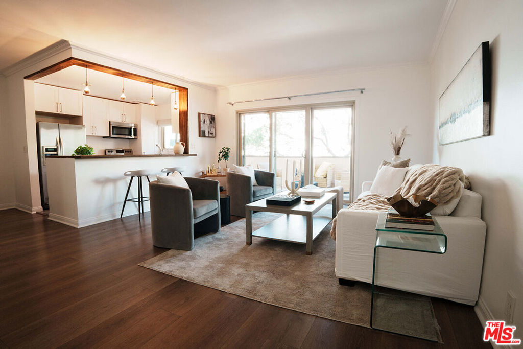 1110 Hacienda Place 207, West Hollywood, CA 90069 — photo 1