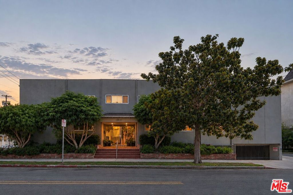 10600 Eastborne Avenue 9, Los Angeles, CA 90024 — photo 1