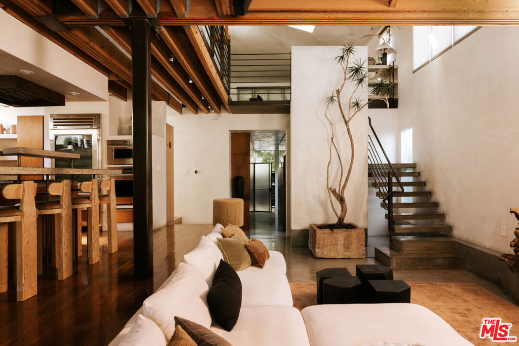 554 Westminster Avenue, Los Angeles, CA 90291 — photo 1