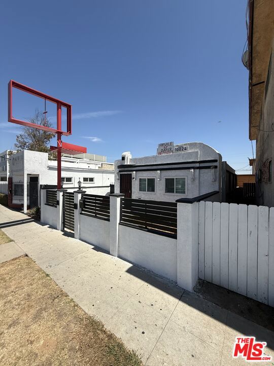 10024 S Western Avenue, Los Angeles, CA 90047 — photo 1