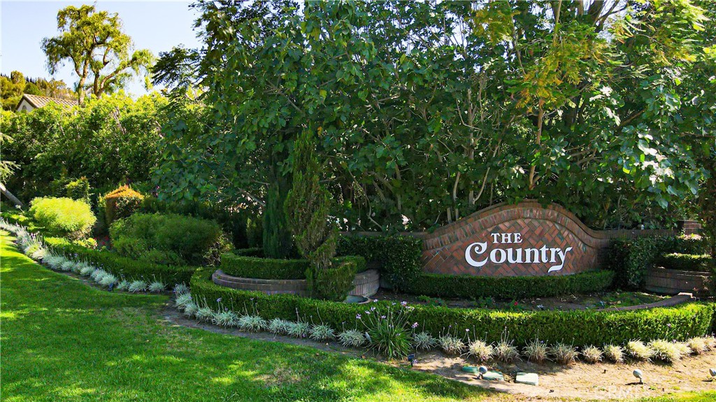 2871 Live Oak Dr
