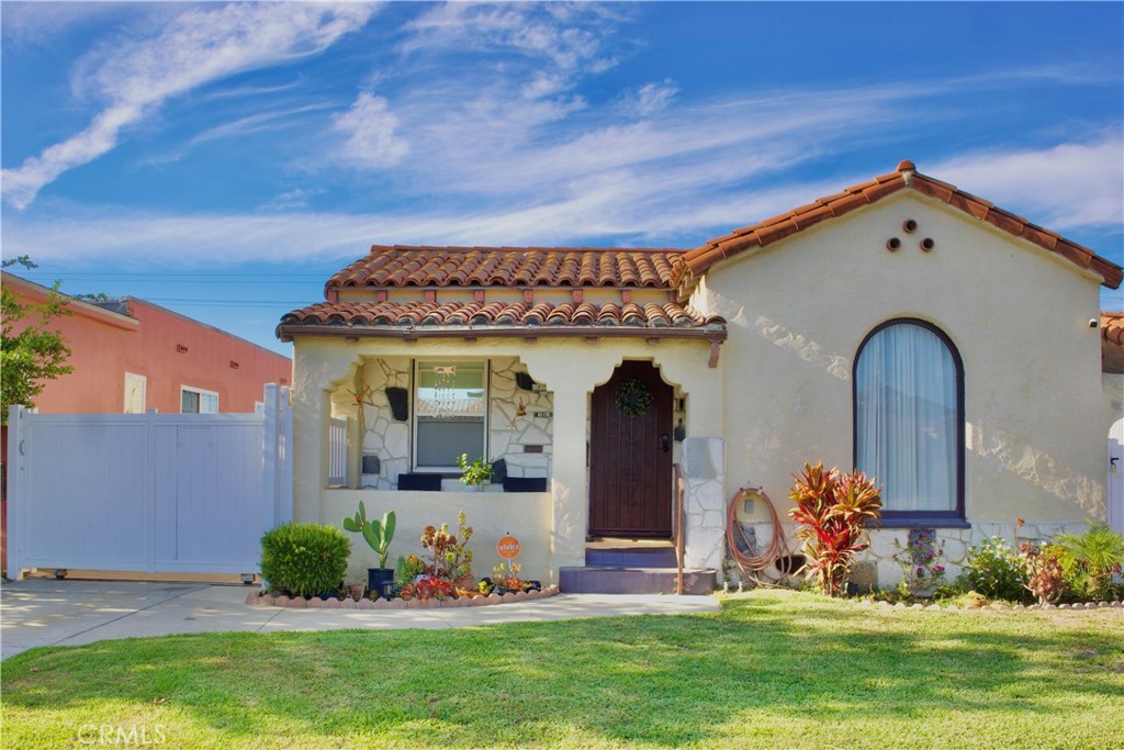819 W 102nd st, Los Angeles, CA 90044 — photo 1