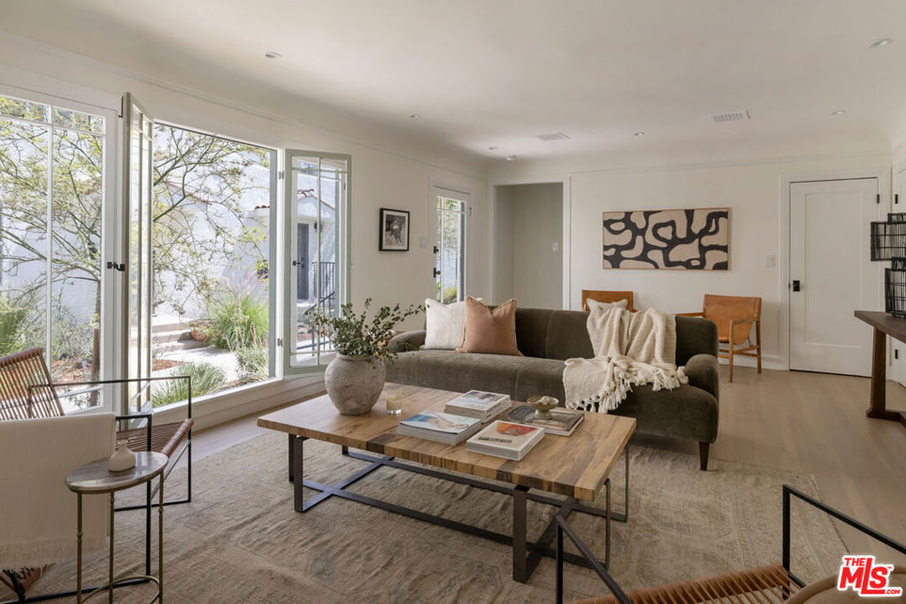 617 1/2 N Sycamore Avenue, Los Angeles, CA 90036 — photo 1